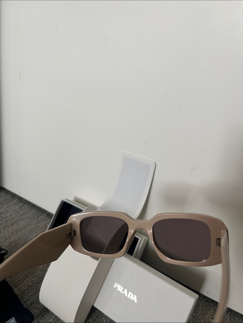 Prada blush Spr17w Barely Worn - Picture 6 of 6